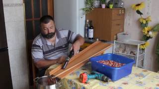 Как быстро перебрать, очистить ягоды от мусора и не насорить в квартире