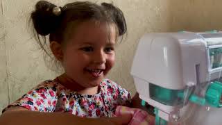Кукла Baby Born Шью одежду для куклы | ДЕТСКАЯ ШВЕЙНАЯ МАШИНКА, Видео для детей.