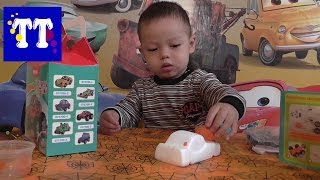 Лепим из шарикового пластилина машину Игрушка лепка Sculpt of ball clay car Toy
