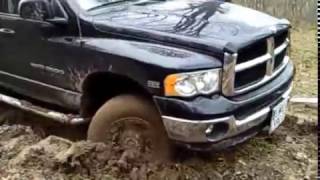 Dodge RAM 2500 5.7 HEMI pulling out mudding