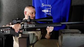 Pierre vd Walt toets die Sabatti Tactical geweer met n Hawk ED 10-50x60 TMX