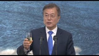 "그날을 위하여" 건배사로 분위기 띄운 文 대통령…시종일관 화기 애애