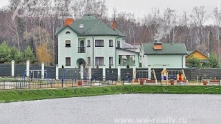 Меблированный дом у воды в поселке Лесное Озеро