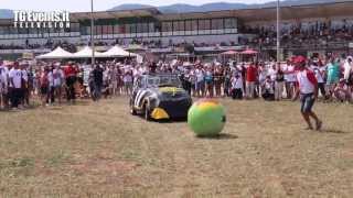 Italia Vs Germania Calcio in Fiat 500 - Italien gegen Deutschland-Fußball mit Fiat 500