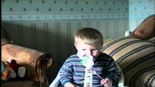 2-ЛЕТНИЙ ПАШКА ПОЕТ КАТЮШУ