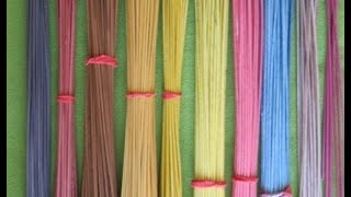 Как крутить и красить трубочки из газет. Мастер класс.