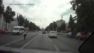 Воронеж. Гуляющая по проспекту...