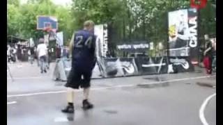 Уличный баскетбол.