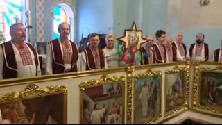 Народний чоловічий хор "Терен" співає різдвяні пісні - колядки