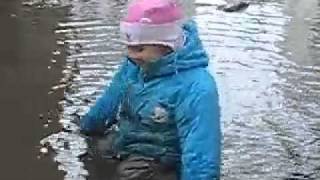 Прогулка с папой. Прикол с лужой