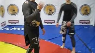 Подводящее упражнение для бросков вперед.