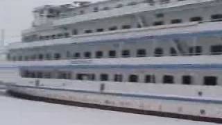 как зимуют теплоходы