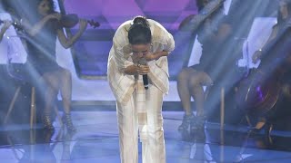 Ivete canta "Se eu não te Amasse Tanto Assim" e se emociona