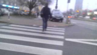Dziewczyna z krótszą nogą 9 short leg limping