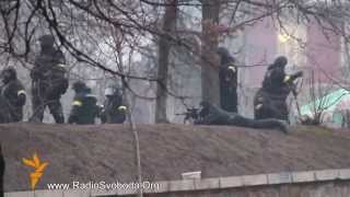 Боевые патроны применяют в Киеве...