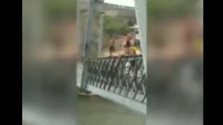 Portekizli kadın soyunarak 45 metrelik köprüden atladı