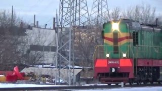 Тепловоз ЧМЭЗ-4031 с грузовыми вагонами.