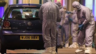 Frissen szabadult, civil ruhás rendőrök követték a londoni késes támadót