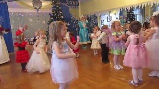 СНЕГ СНЕЖОК. Танец-игра со снежками. (новый год 2016, вторая младшая группа)