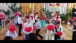 Вхід с кульками на свято 8 березня.