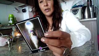 Tarot interactivo que piensa y siente esa persona especial de la relación