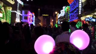 Osborne Family Spectacle of Dancing Lights 2013 - "Feliz Navidad" Glow with the Show