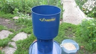 Зернодробилка . Пробуем в действии. Grain crusher .