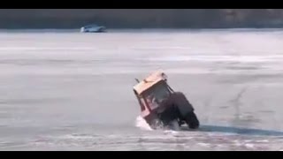 Как под лёд уходят люди и машины (видео)