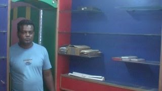 मोबाइल की दुकान पर चोरों का धावा, CCTV में कैद
