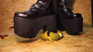 sexy goth girl platform boots crush fruit Plateau Stiefel zertreten Früchte