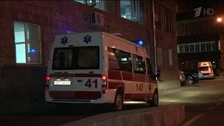 Захватившие полк ППС в Ереване взяли в заложники медиков, прибывших для оказания помощи.