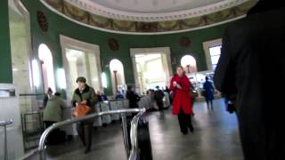 Метро "Павелецкая", переход через эскалатор. // 20 ноября 2012