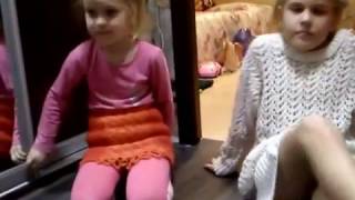 Евочка и Дашенька поют веселую песенку баю бай! 19.03.17