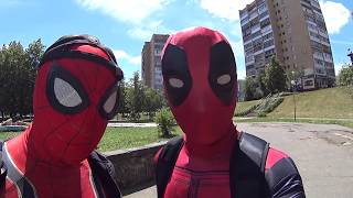 DEADPOOL AND SPIDERMAN танцуют /  РЕАКЦИЯ ЛЮДЕЙ НА СУПЕРГЕРОЕВ/встреча с детьми / РАЗДАЕМ вкусняшки