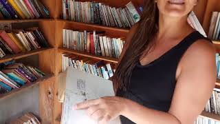 Библиотека и книжный магазин. Озеро Тоба, Индонезия. Lake Toba.