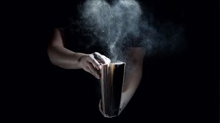 Mira lo que pasa cuando dejas una Biblia abierta en la noche