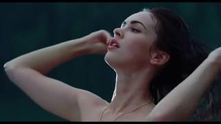 18+ Меган Фокс купается в озере