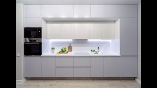 Кухня в белых тонах: отзыв клиента о компании «Кухонный Двор»