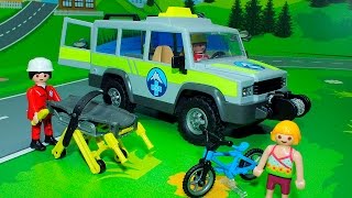 Игрушки плеймобил - велосипеды и машинки у видео для детей - Баловство на дороге.
