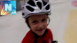 НА КАТКЕ, БЫСТРЫЙ ЛЁД!!  Челендж догнать перегнать обучение смешно challenge ice топ вызов для детей