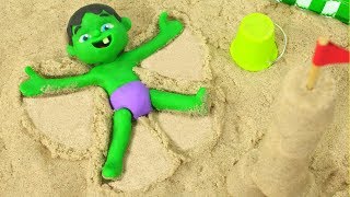 BABY HULK MAKING SAND ANGEL ❤ Superhero Babies & Frozen Elsa Play Doh Cartoons For Kids
