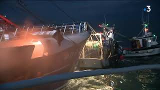 Les pêcheurs français et anglais s'affrontent en mer, des images impressionnantes