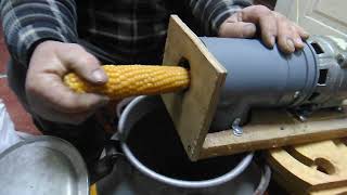 Лущилка кукурузы в работе