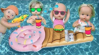 Fiesta fin de curso 2018 con muñecas bebes nenuco y baby born en la piscina de bebe Lola en español