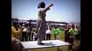 Beyşehir Kaşık Havası Oynayan Kadın