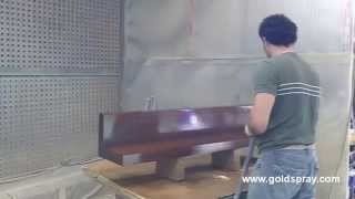 Aplicación de poliuretano a muebles de alta calidad con equipo Polimix de mezcla externa