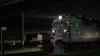 ВЛ80С-1854 отправляется со станции Чу, 03.11.13г.