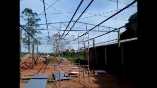Galpão Rural com pilares de eucalipto tratado.