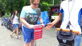 Лёва учится кататься на СИГВЕЙ Leo is learning to ride a SEGWAY