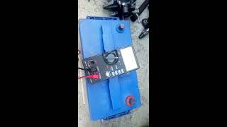 tester une batterie de voiture déchargée